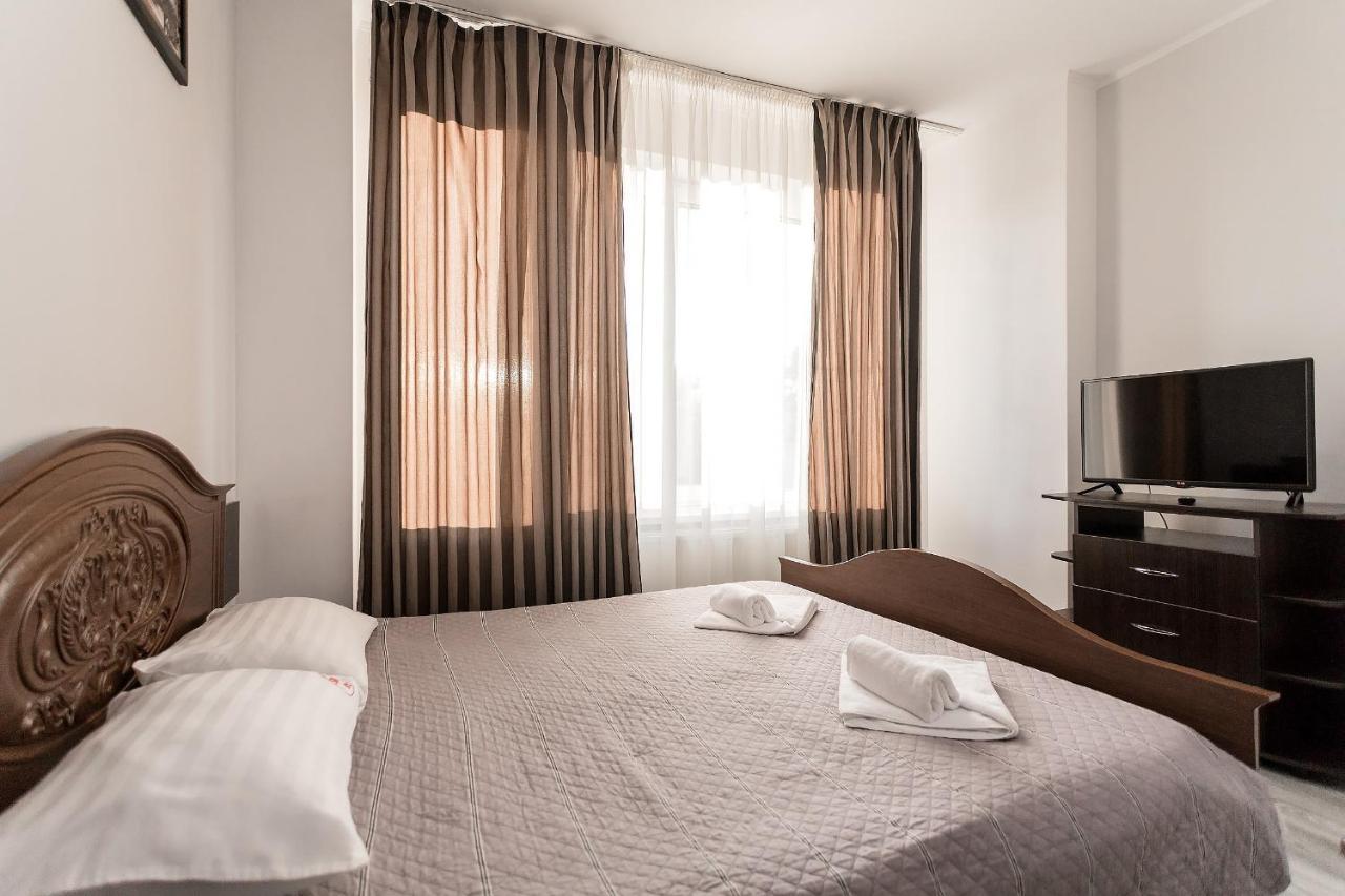 Sunlit Hotell Ivano-Frankivsk Eksteriør bilde