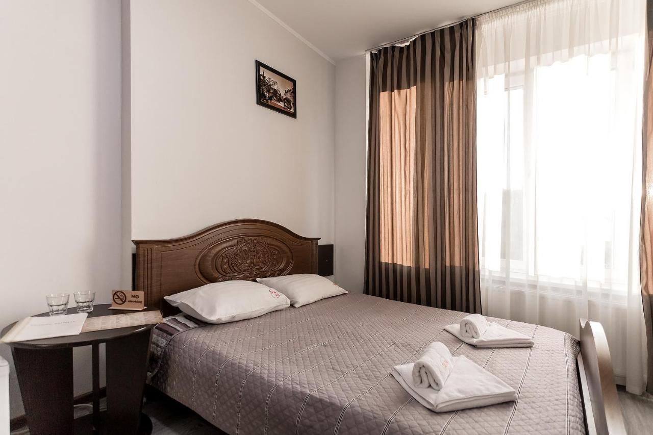 Sunlit Hotell Ivano-Frankivsk Eksteriør bilde