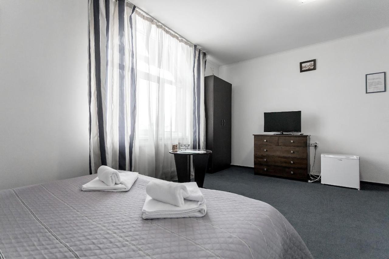 Sunlit Hotell Ivano-Frankivsk Eksteriør bilde