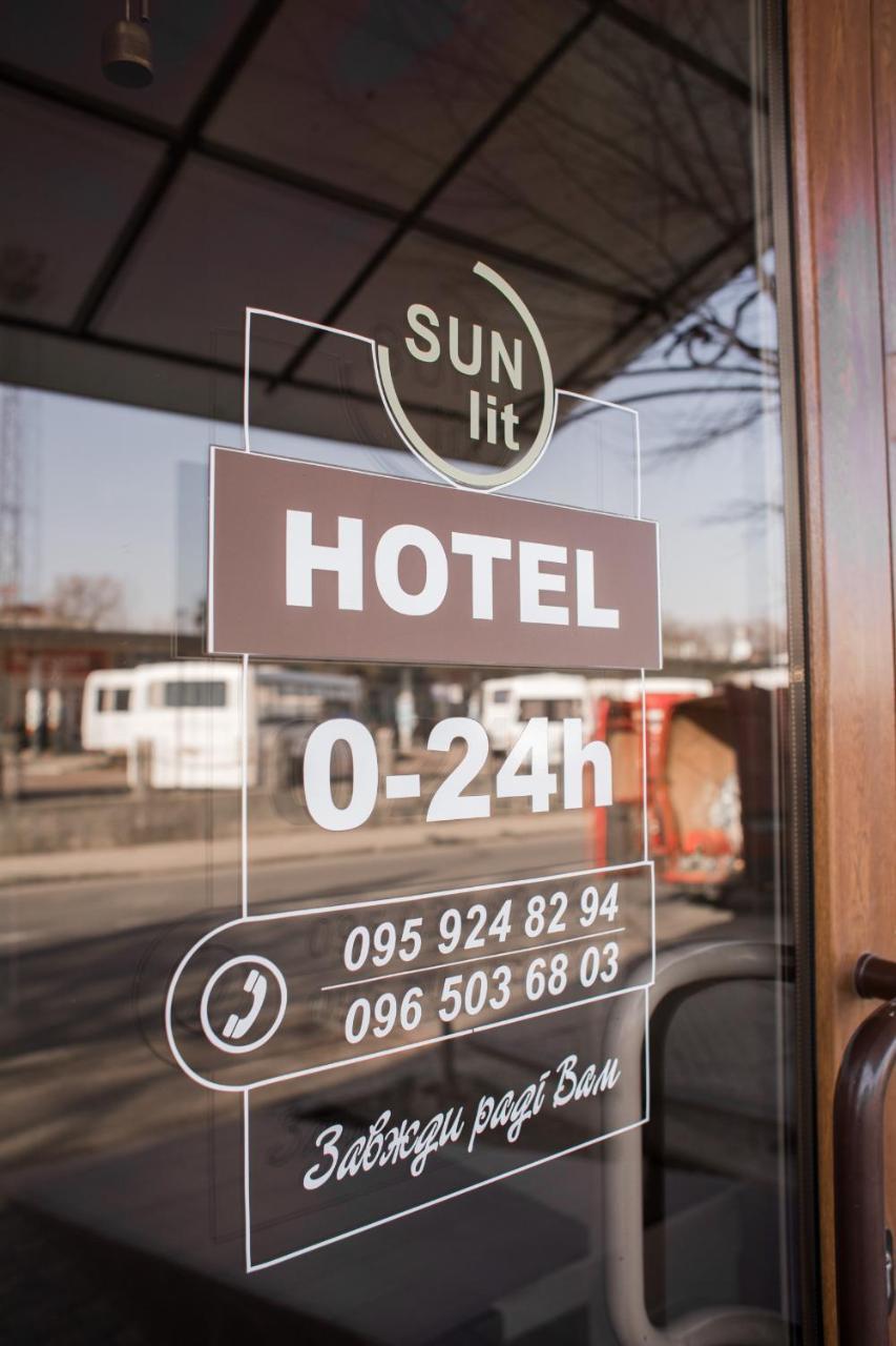 Sunlit Hotell Ivano-Frankivsk Eksteriør bilde