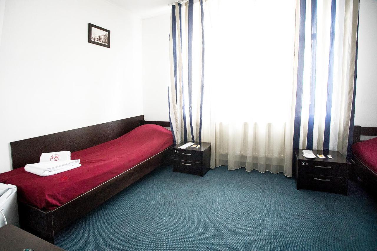 Sunlit Hotell Ivano-Frankivsk Eksteriør bilde